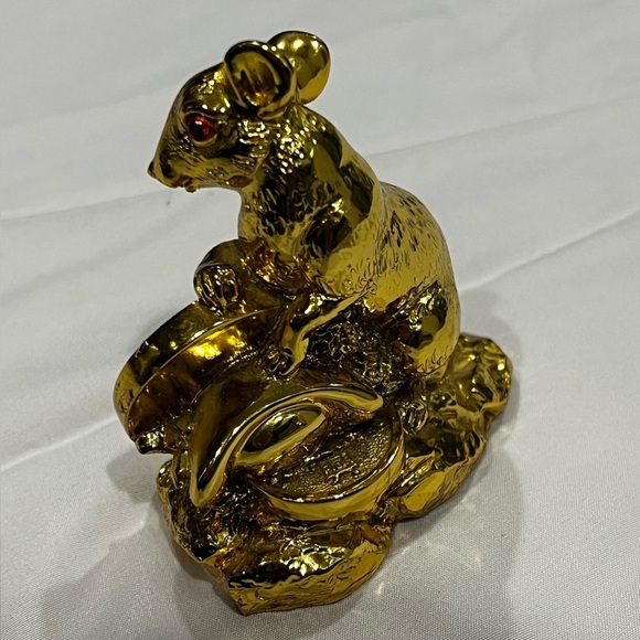 Feng Shui Rat holding gold coin - Picture 2 of 3